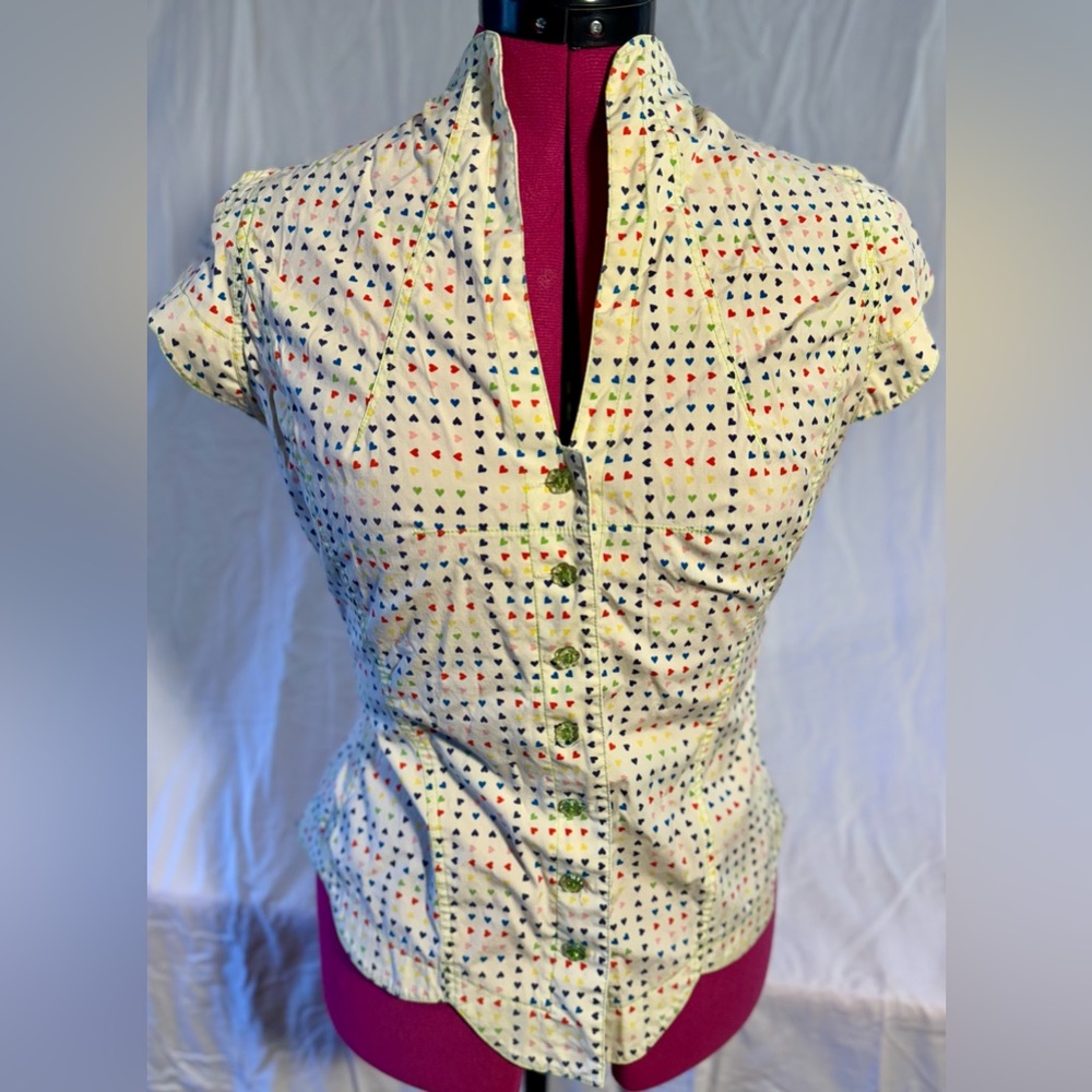 Y2K Odille Fitted Heart Print Blouse With Scalloped Hem & Cap Sleeves Anthro